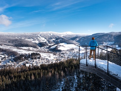Levnější skipasy a širší sjezdovky. Lyžaře v Krkonoších čekají novinky