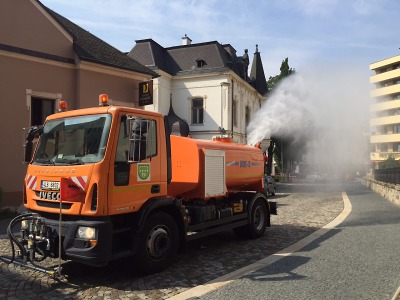 Díky kropení ulic se lidem v Jablonci trochu lépe dýchá