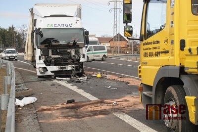 Silnice mezi Jabloncem a Libercem byla několik hodin uzavřená, při nehodě zemřel mladý muž