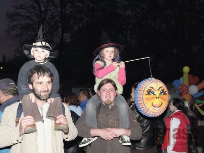 Lampionový průvod na jablonecké přehradě opět zakončí ohňostroj