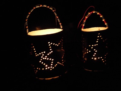 Muzejní noc v záři světel a lampionů