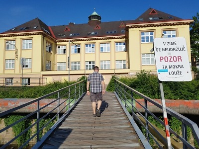 Dvě lávky k budově krajského úřadu budou na čtyři týdny uzavřeny