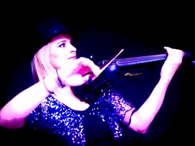 Do Jablonce míří černé divadlo s Popelkou a také česká Vanessa Mae