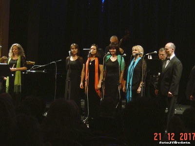 Soubor Linha Singers zazpíval v jabloneckém divadle