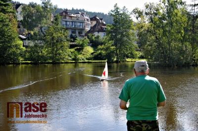 Lodní modeláři ovládli novoveské koupaliště