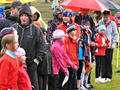 Zima a déšť znepříjemnily běžcům přespolní běh v Lučanech