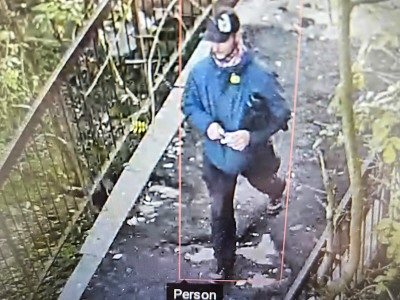 Policie hledá důležitého svědka k případu loupeže v Jablonci