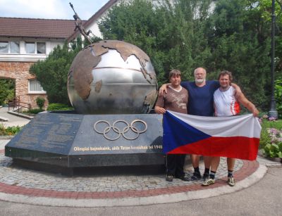 Úspěšné Mistrovství světa veteránů v těžkých hodech v Maďarsku