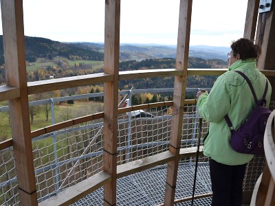 Obrazem: Rozhlédnutí z Majáku Járy Cimrmana na Příchovicích