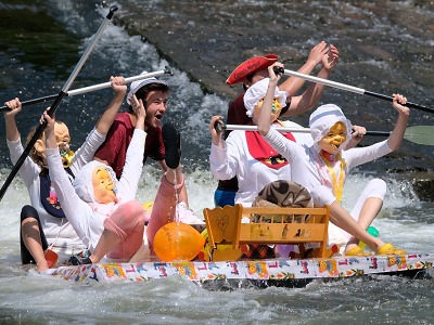 Maloskalská noc zaujala neckyádou i vystoupeními Sebastiana a Lenny
