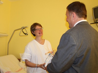 Jablonecký primátor na maminky nezapomněl, daroval jim kosmetiku