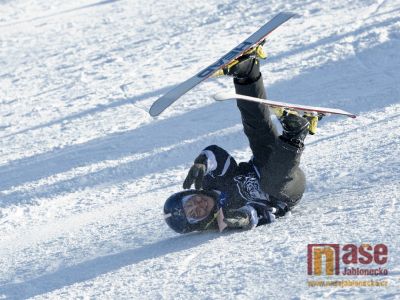 OBRAZEM: Maškarní na tanvaldském lyžařském svahu