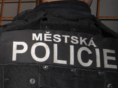 Nahatý agresor útočil ve Dvorské ulici v Jablonci
