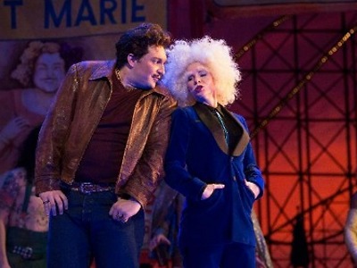 Plachetka i polykači ohňů víří v nové verzi Cosi fan Tutte