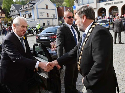 Prezident navštívil podnikatele roku a na náměstích se setkal s občany