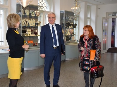 Ministr kultury Ilja Šmíd navštívil jablonecké muzeum