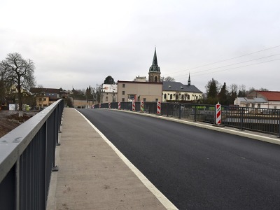 Nový most přes řeku Jizeru v Přepeřích se otevřel řidičům i cyklistům