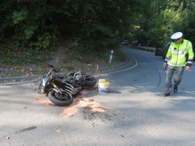 Motocyklista ve Frýdštejně nezvládl zatáčku