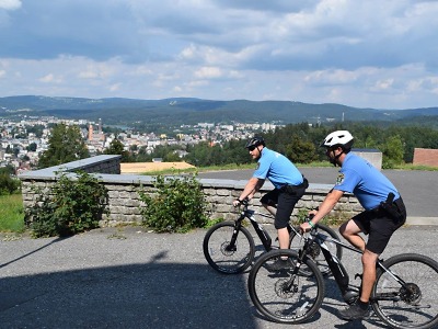 Autor foto:Archiv magistrátu města Jablonec nad Nisou Na kolech stíhali jablonečtí strážníci kontrolovat větší území