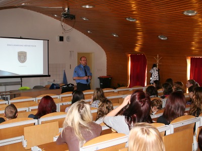Jablonečtí strážníci nezapomínají ani na středoškoláky