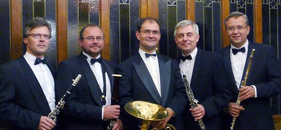 Premiéru skladby Musica per Cinque doprovodil telefon