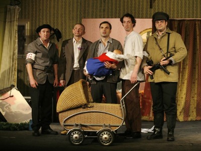 Divadelní verzi Hřebejkova filmu v Jablonci představí Vlasáková a Macháček