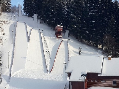 V Desné budou žáci soutěžit ve skocích i severské kombinaci