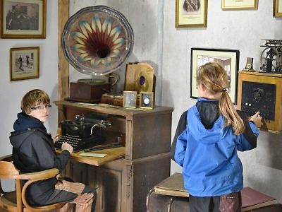 Po rozhlédnutí následuje křest Majáku a Muzea Járy Cimrmana