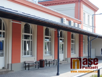 Na budově nádraží v Turnově dokončili 2. etapu rekonstrukce