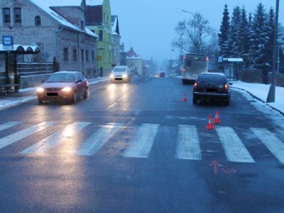 Policie hledá svědky nehody, při níž řidič srazil v Jablonci staršího chodce