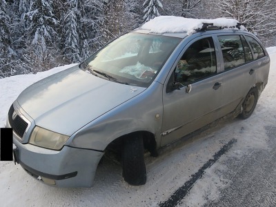 Řidička při vyhýbání chodci v Albrechticích přejela do protisměru