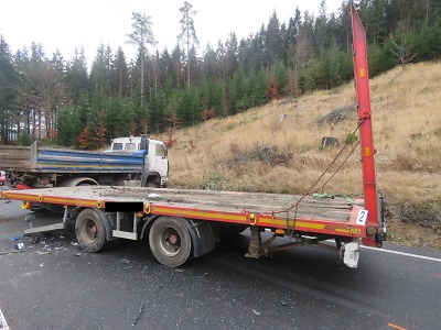 Nákladním přívěsem narazil v Albrechticích do protijedoucího vozidla