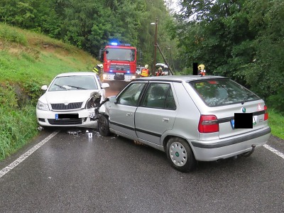 Nepřipoutaný řidič se při nehodě v Bedřichově zranil