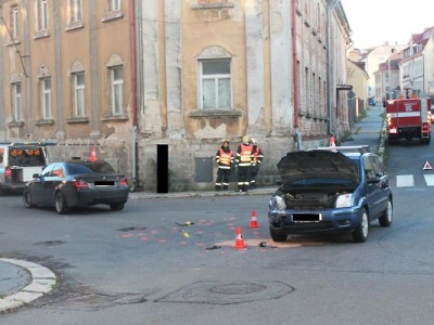 Při odbočování vlevo nedal mladík na jablonecké křižovatce přednost