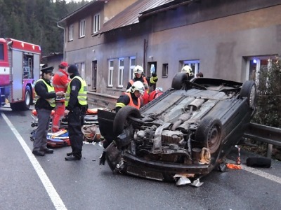 Vážná nehoda uzavřela silnici v Bratříkově