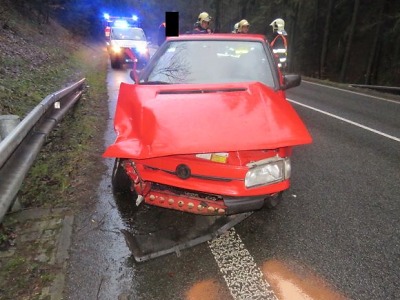Mezi Brodem a Loužnicí řidič nezvládl smyk