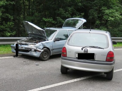 V zatáčkách u Železného Brodu dostal smyk a přejel do protisměru