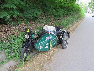 Veteránský závod motocyklistka se spolujezdkyní nedokončily