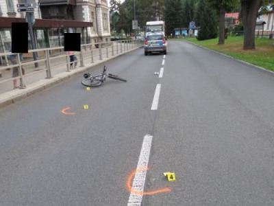 Policisté hledají svědky nehody cyklisty v Desné
