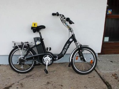 Policie hledá svědky dopravní nehody cyklistky v Bedřichově