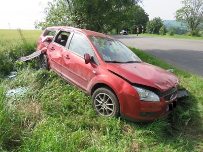 Řidička v Dalešicích dostala smyk a havarovala