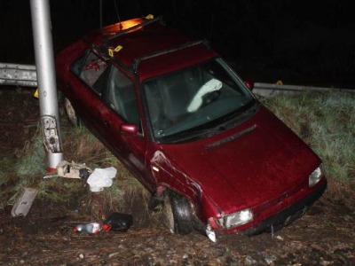 Řidič v Tanvaldě odešel od havárie. Policisté ho našli opilého na nádraží