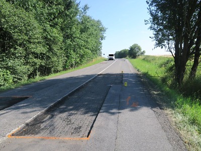 Policie hledá řidiče, který u Jenišovic ohrozil motocyklistu