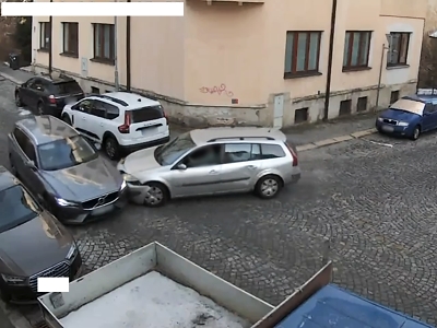 Policie hledá svědky nehody na Nový rok v jablonecké křižovatce