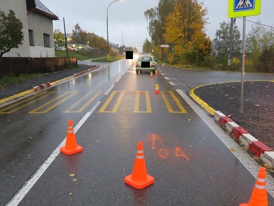 Řidič v Jablonci přehlédl přecházející chodkyni