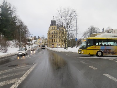 Policie hledá svědky a účastníka nehody na jablonecké křižovatce