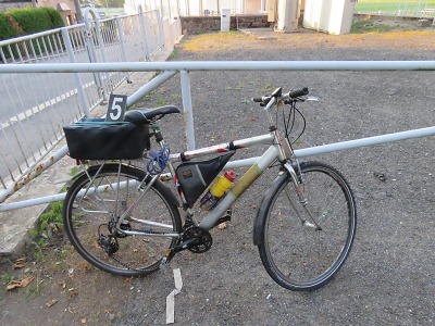 Cyklista vyjel v jablonecké ulici Vrkoslavická na chodník a havaroval