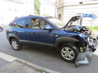 Obrazem: Střet dvou aut na křižovatce ulic SNP a Jarní v Jablonci