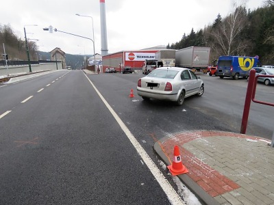 V jablonecké ulici Liberecká narazil řidič do odbočujícího vozidla