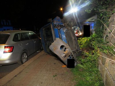 Řidič upadl v Jablonci do mikrospánku a havaroval